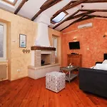 Superb Townhouse Villa Montalbano